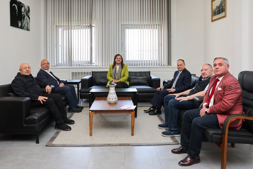 Afyonkarahisar'da Eğitim Vakfı, Belediye Başkanıyla Buluştu