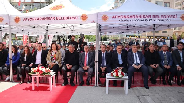 Afyonkarahisar'da Yeni Sosyal Tesis: Gündüz Bakımevi ve Bilgi Evi Temeli Atıldı