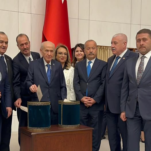 TBMM Başkanlık Seçimi'nde Oy Kullanımı: Mehmet Taytak ve Devlet Bahçeli'nin Katılımı
