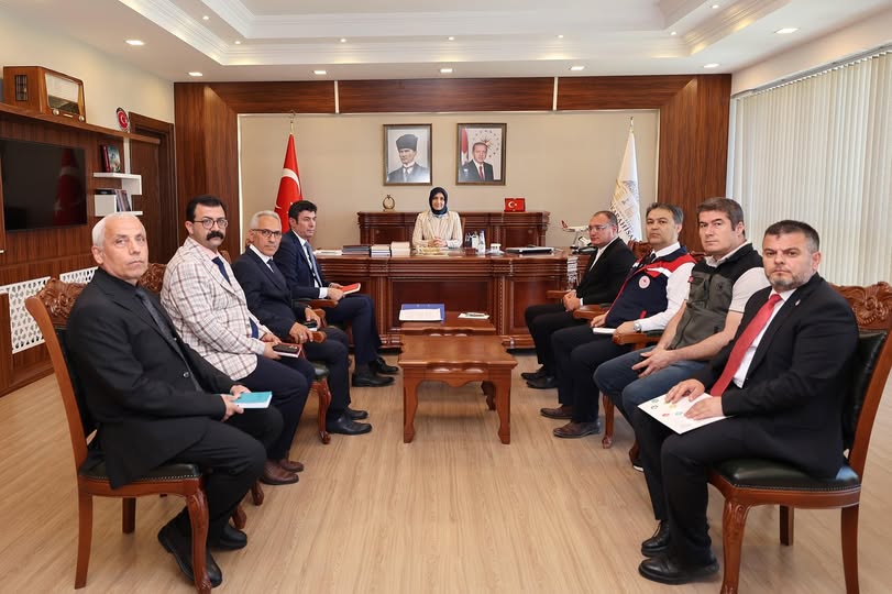 Afyonkarahisar Valiliği'nde Kurum Çalışmalarını Değerlendirme Toplantısı Yapıldı