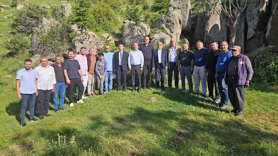 MHP Heyeti Şuhut'ta Ortapınar Köyü'nde Vatandaşlarla Buluştu