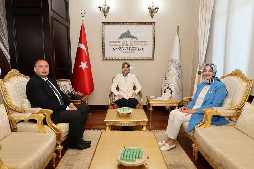 Afyonkarahisar Valisi Doç. Dr. Yiğitbaşı Bakan Müşavirini ve Vakıf Müdürünü Kabul Etti