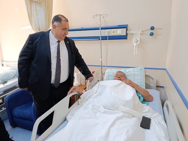 İYİ Parti Heyeti, Cemil Kuş'u Hastanede Ziyaret Etti