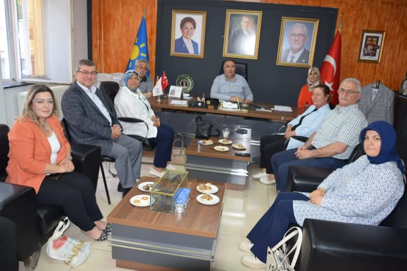 Afyonkarahisar'da Muhtarlar İYİ Parti İl Başkanlığını Ziyaret Etti