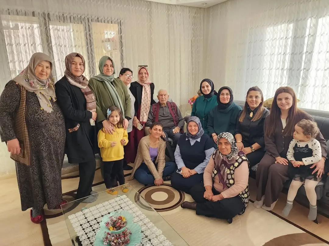 AK Parti Afyonkarahisar İl Kadın Kolları'ndan Özel Ziyaret: Mustafa Pekbey'i Unutmadılar