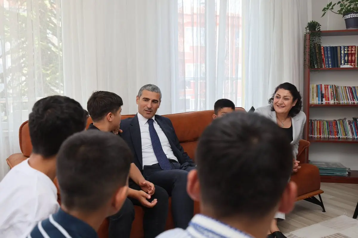 Vali Aktaş, çocuk evlerini ziyaret etti