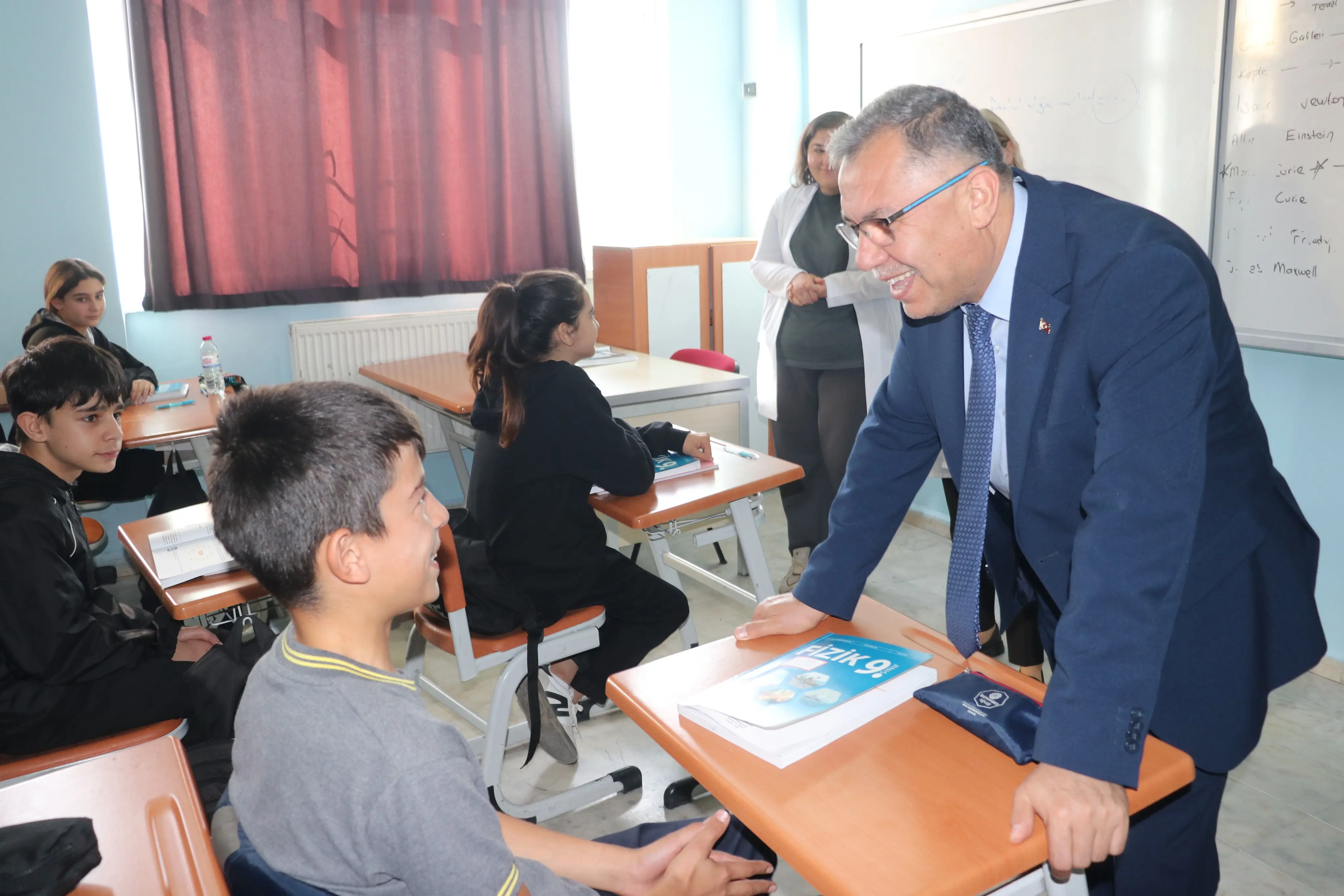 İl Müdürü Ahi Evran Lisesini Ziyaret Etti