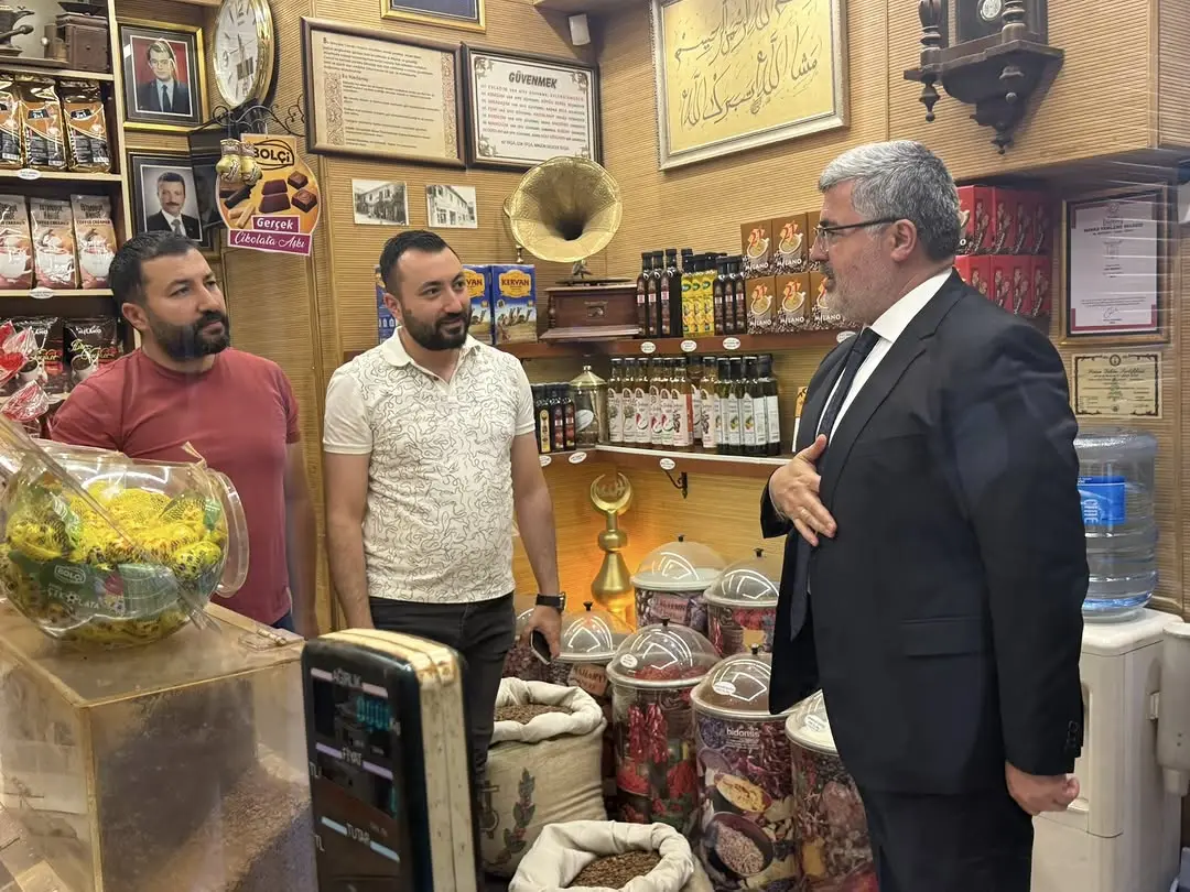 Ali Özkaya esnaflarla bir araya geldi