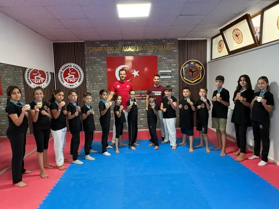 Isparta'nın Karatecileri Türkiye'de Başarı Elde Etti