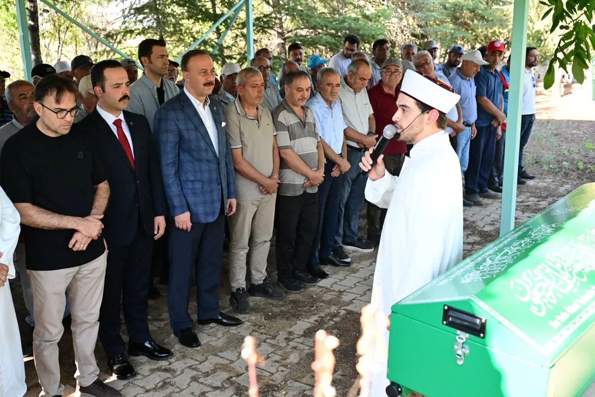 Vali ve Kaymakam, cenaze merasimine katıldı