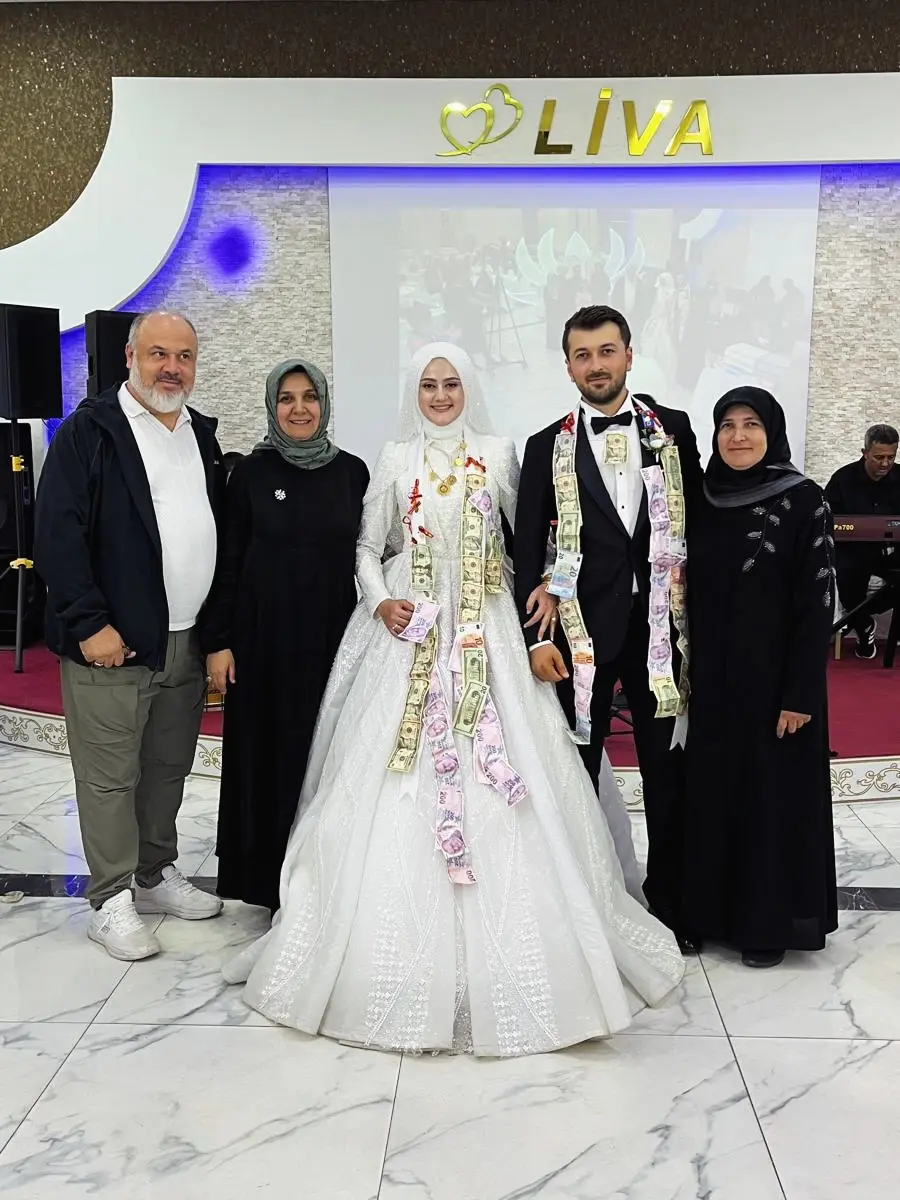 İhsaniye'de düğün merasimine katılım