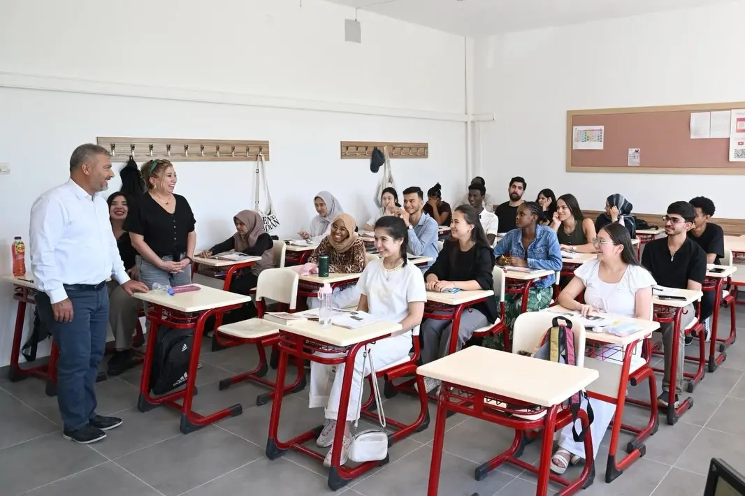 Rektör Adıgüzel, öğrencilerle bir araya geldi