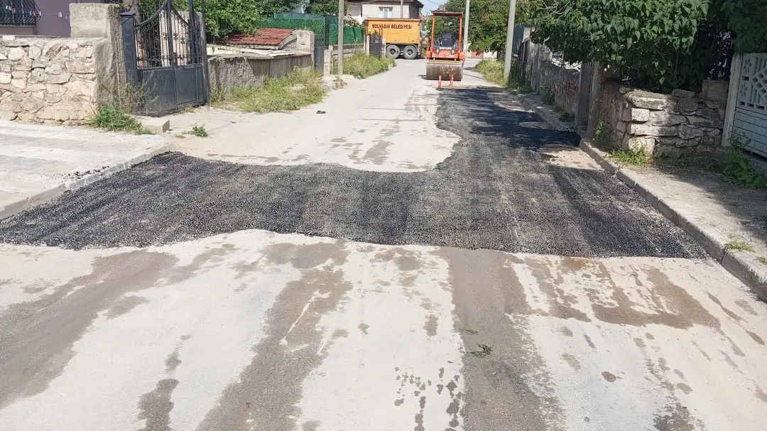 Hisar Mahallesi'nde Asfalt Yama Çalışması