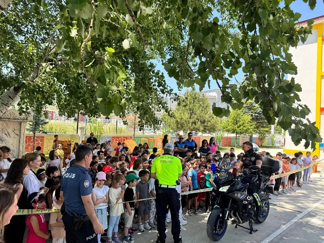 Emniyet Müdürlüğü'nden Bilgilendirme Faaliyetleri