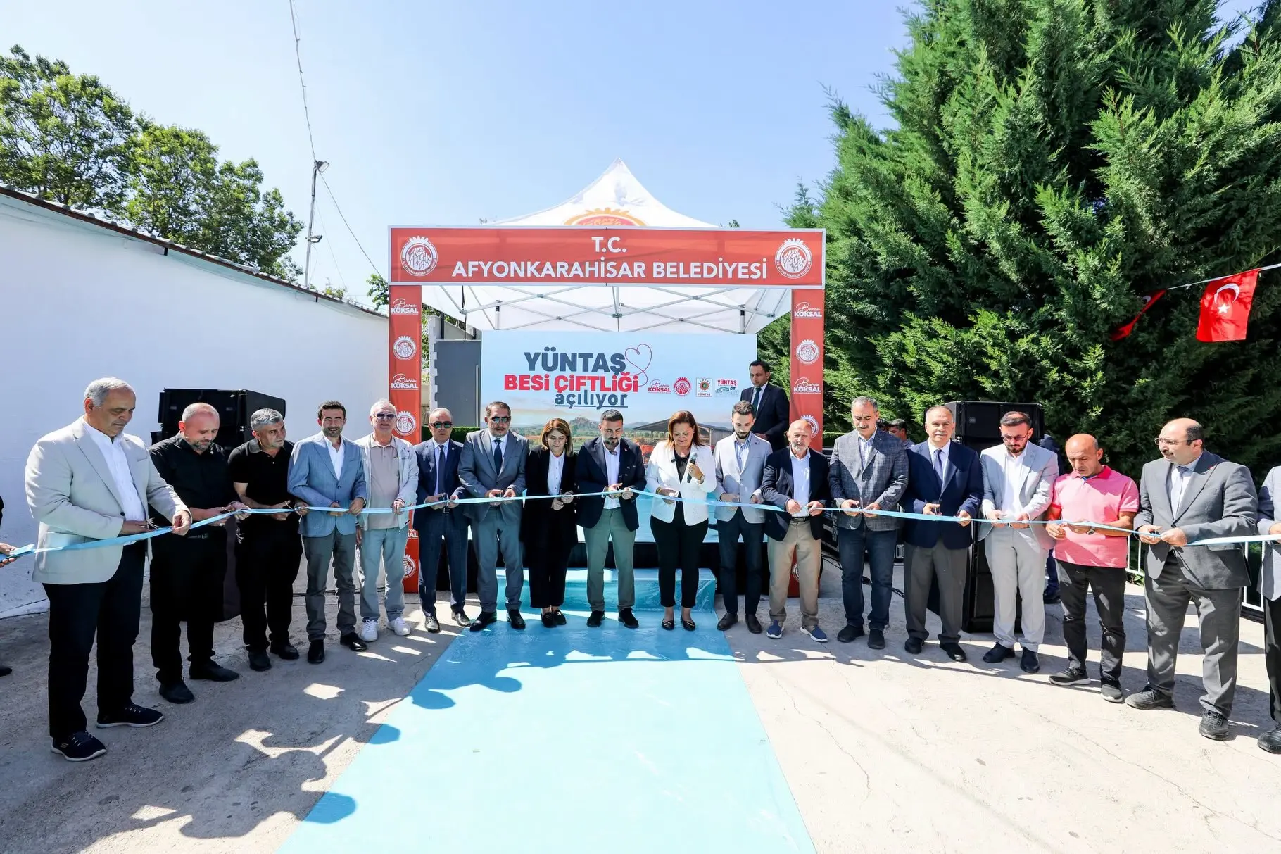 Afyonkarahisar'da YÜNTAŞ Besi Çiftliği Açıldı