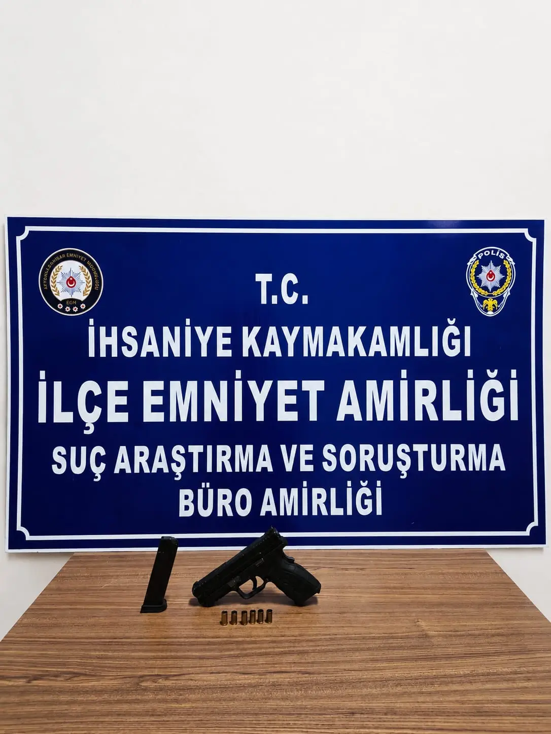 İhsaniye'de düğün sırasında ruhsatsız tabanca ele geçirildi