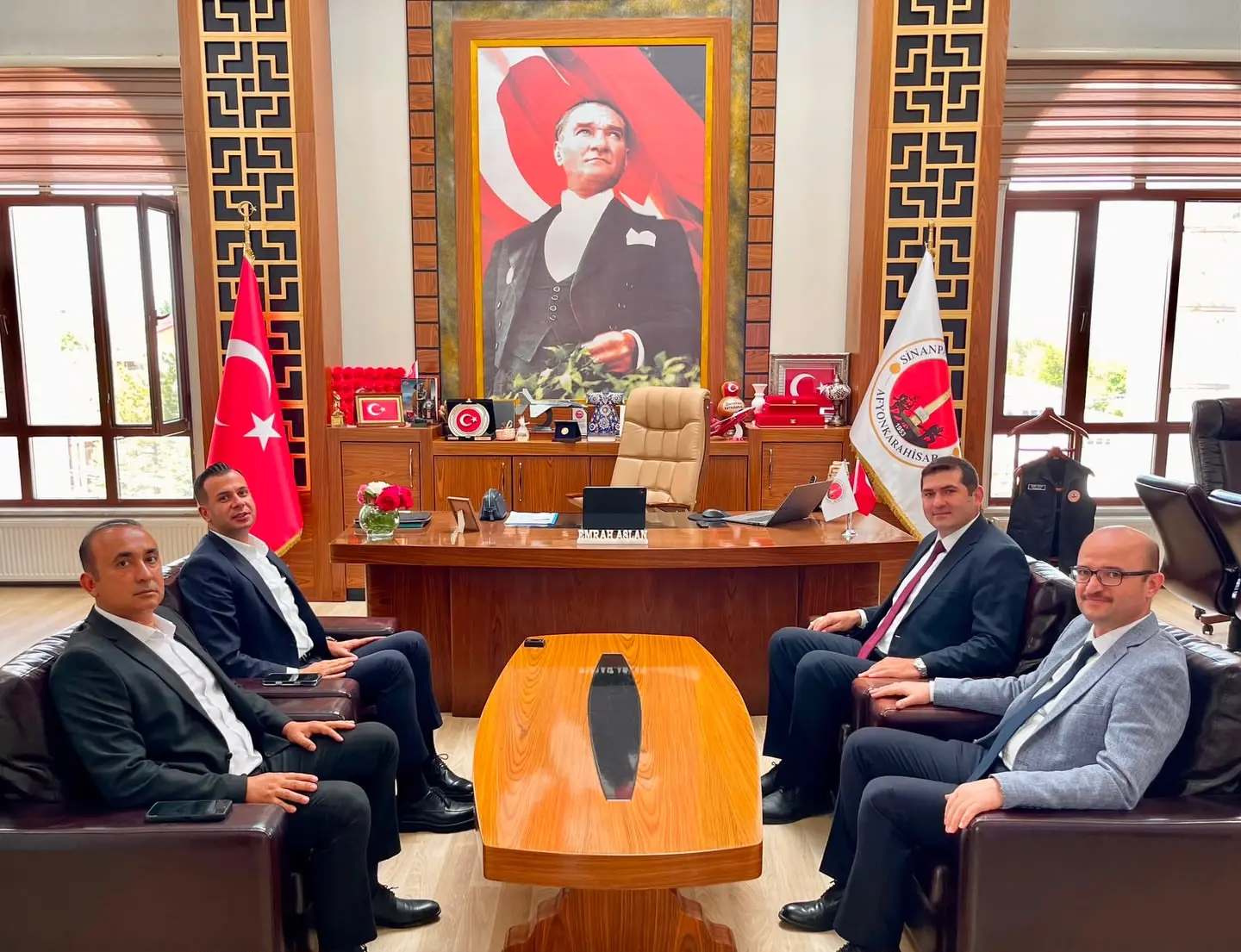 İl Müdürü Çelikbaş, Sinanpaşa Kaymakamı'nı Ziyaret Etti