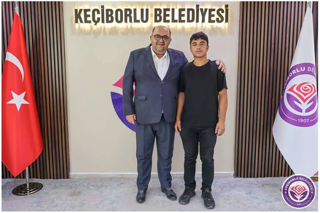 Keçiborlu'dan Bilek Güreşi Başarısına Tebrik