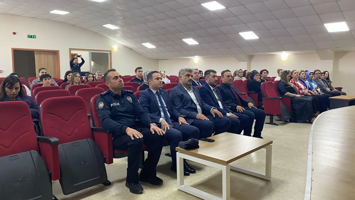 Kaymakam Taha Furkan Sönmezel seminere katıldı