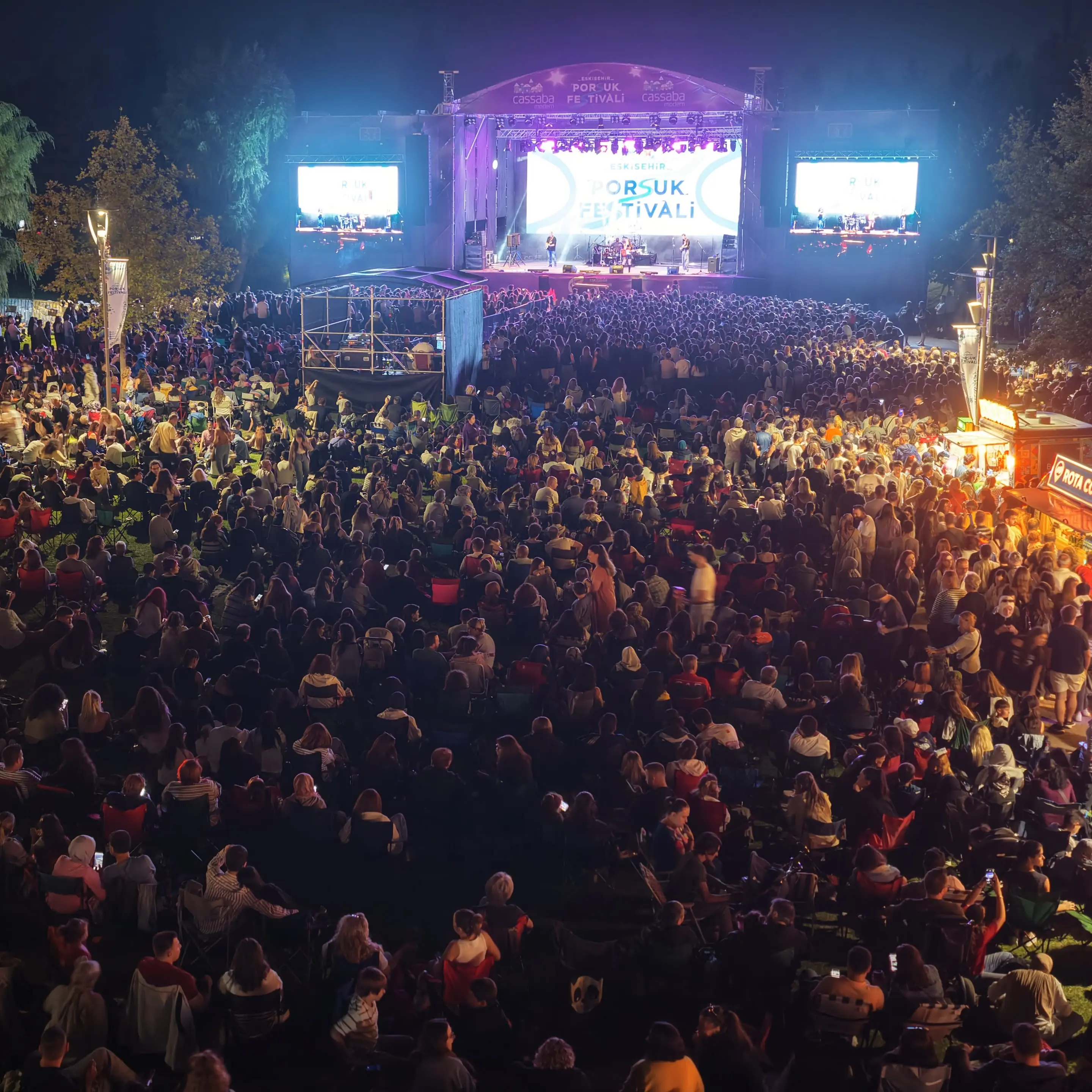 Mor ve Ötesi konserinde sandalye kısıtlaması