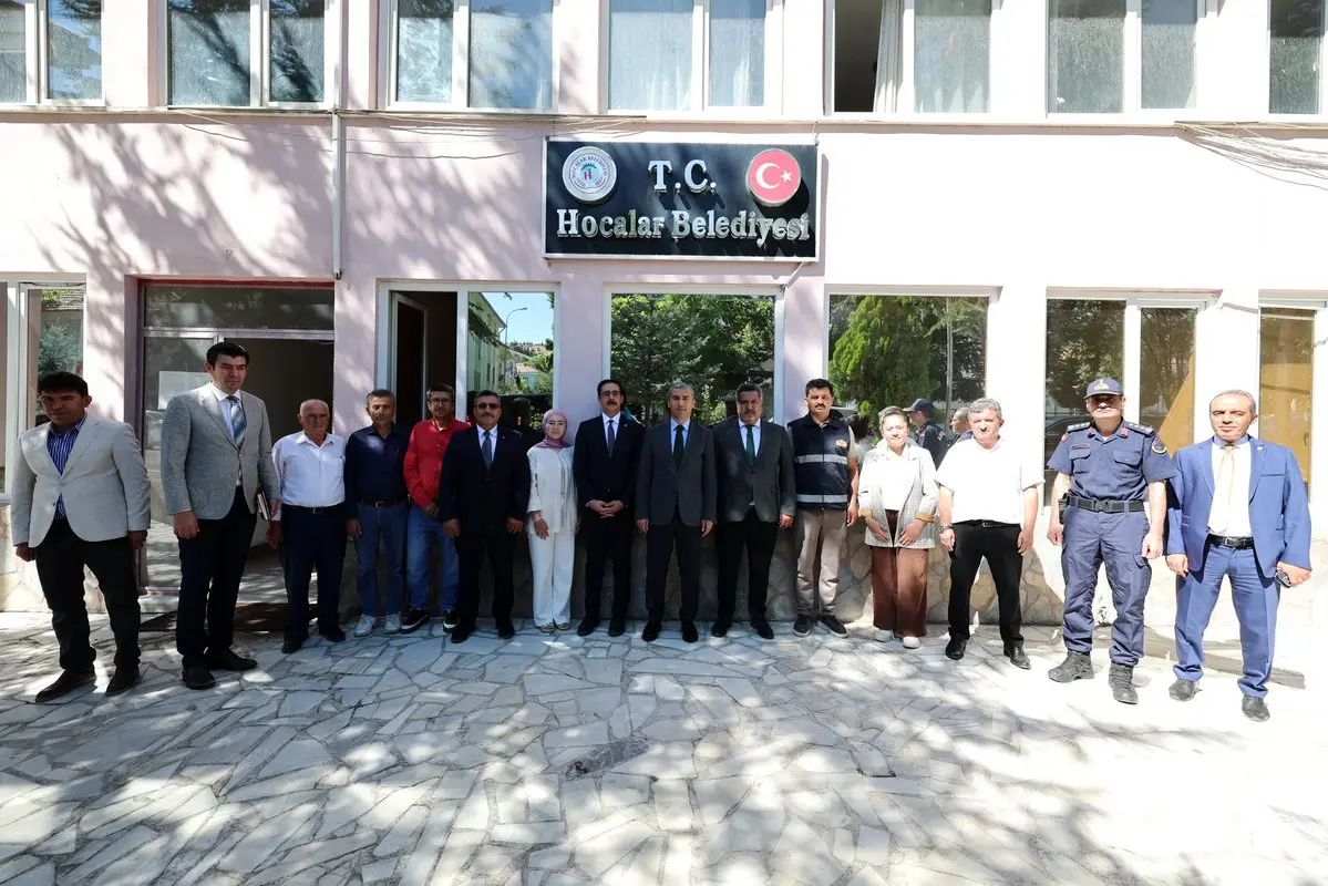 Vali Aktaş, Hocalar Belediye Başkanlığını Ziyaret Etti