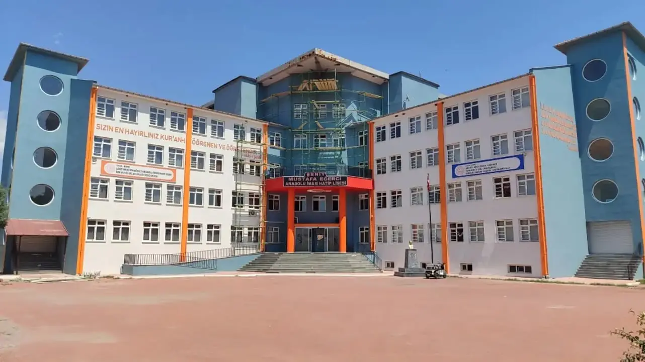 Eşme İmam Hatip Lisesi Yenilendi