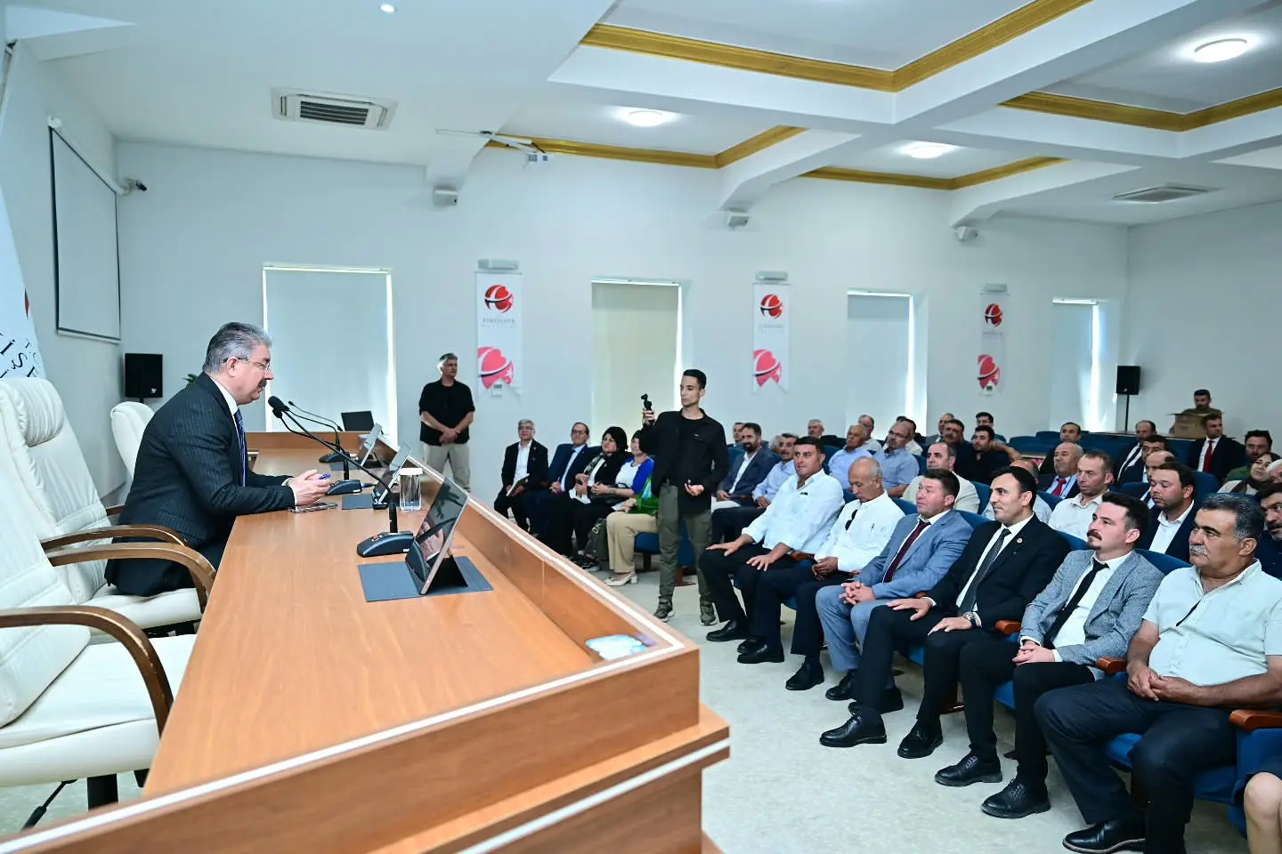 Vali Yılmaz, muhtarlarla toplantı gerçekleştirdi