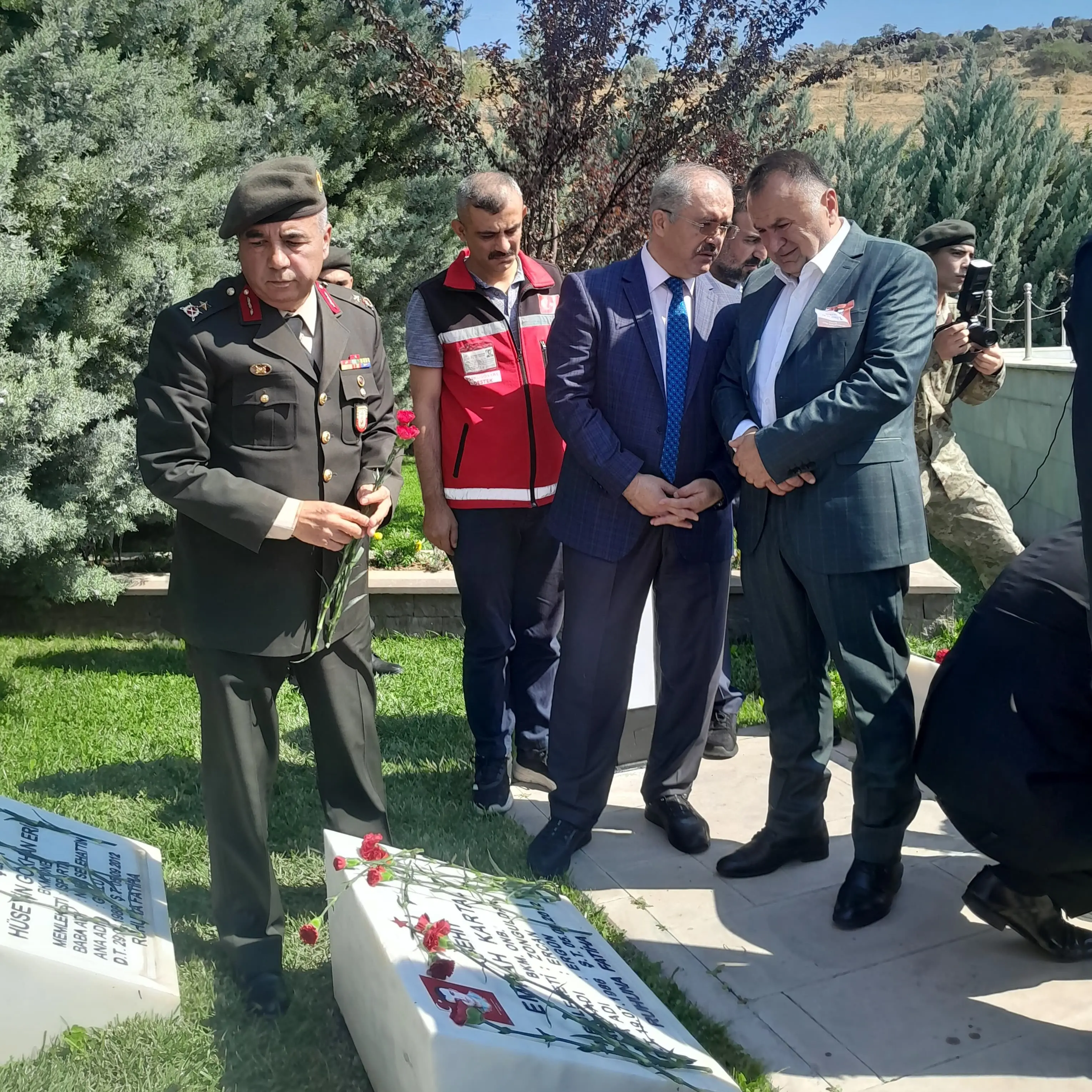 Şehitler anma programında dualarla yad edildi