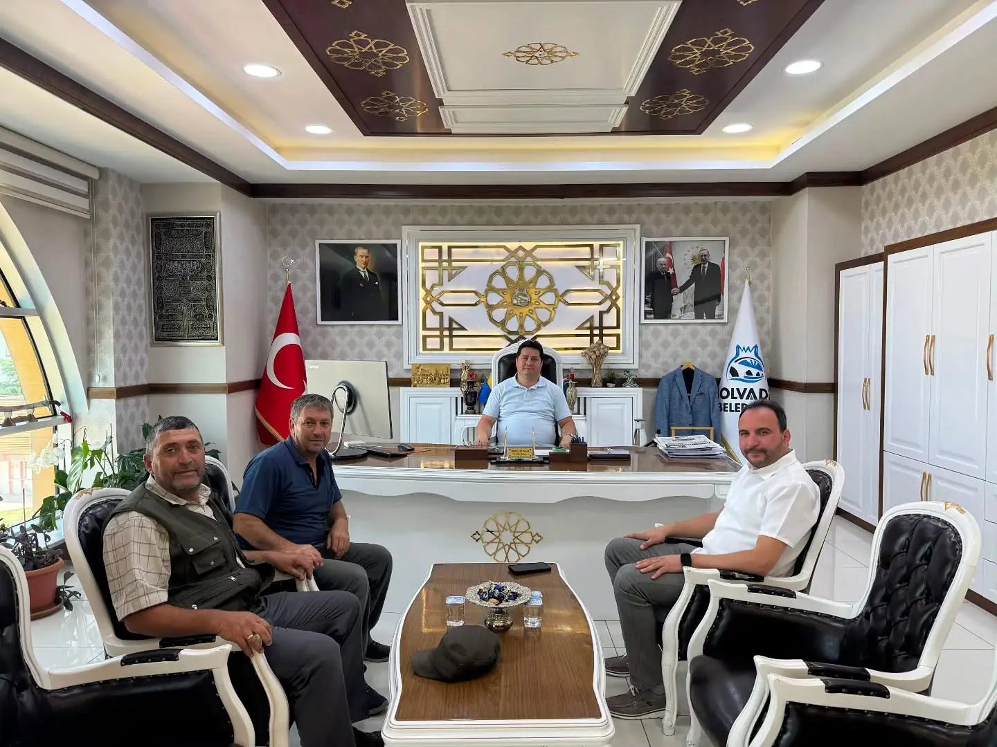 Muhtarlar Başkan Aynacı'yı makamında ziyaret etti