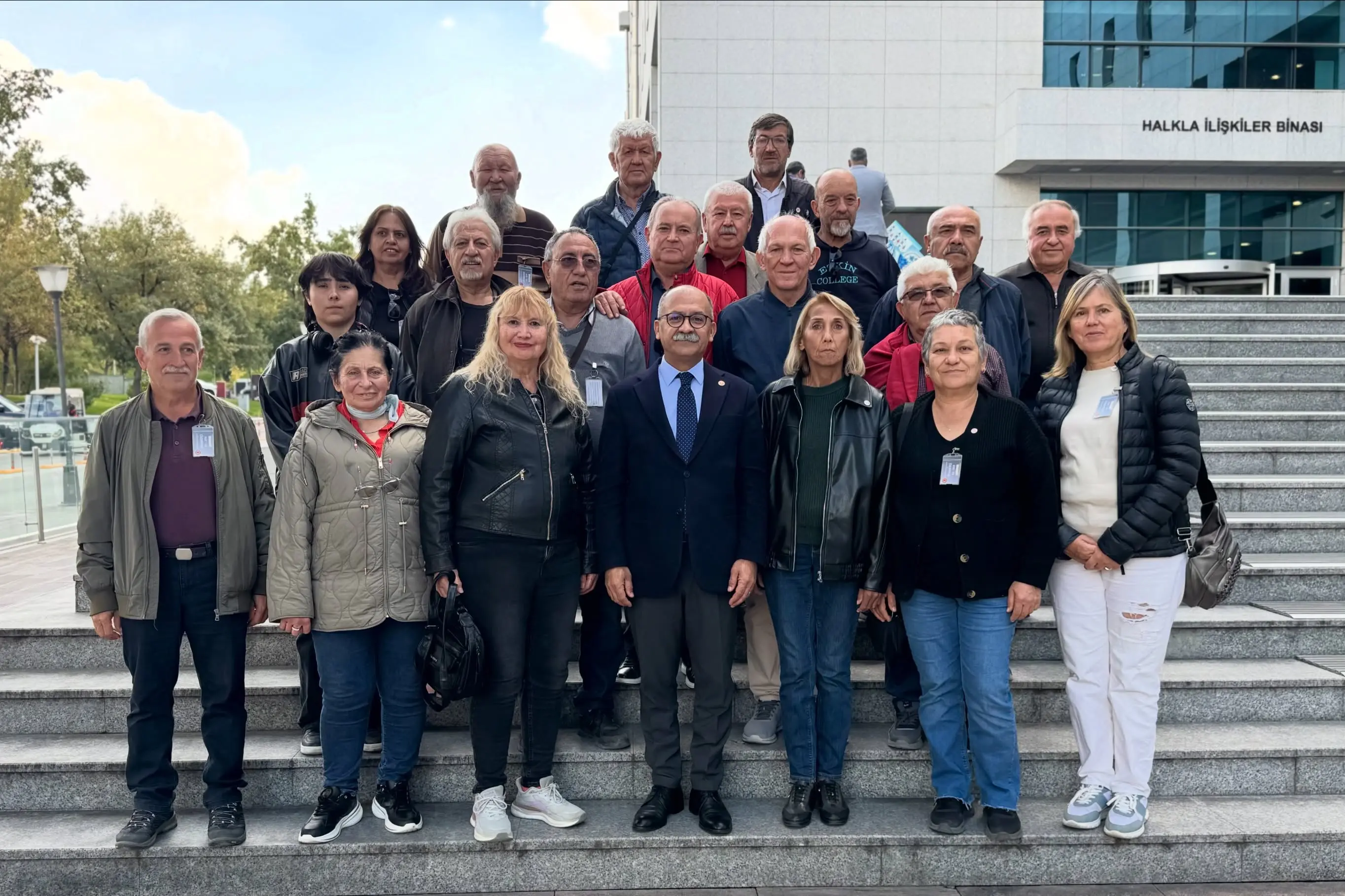 Emeklilerden AYM Önünde Destek