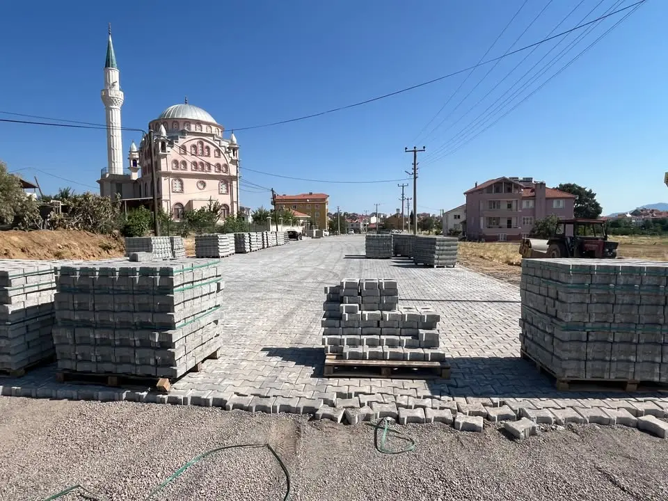 Eşme Belediyesi'nden yol yapım çalışmaları açıklaması