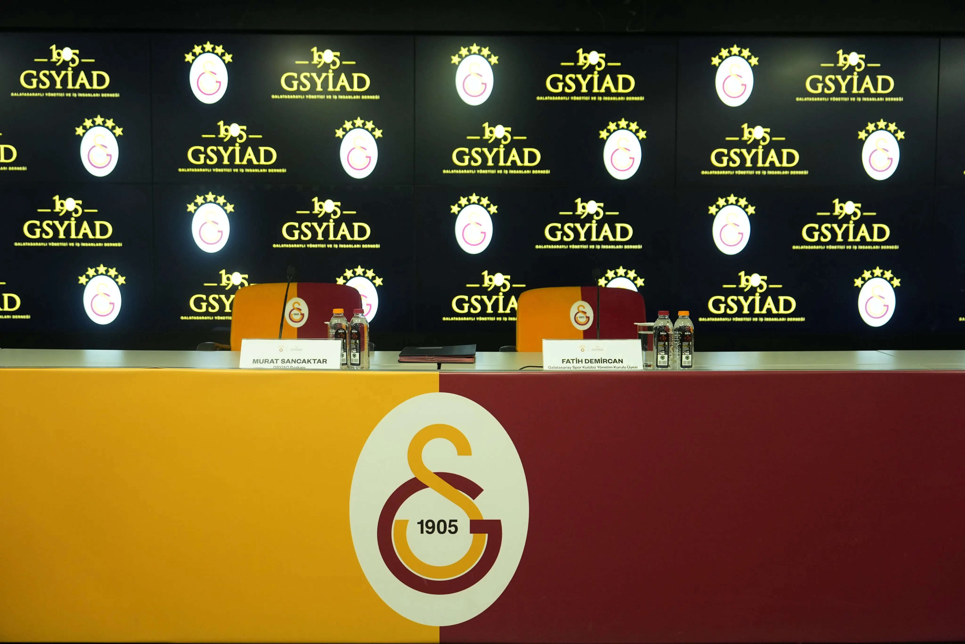 Galatasaray Futbol Akademisi sponsorluk anlaşması imzalanıyor
