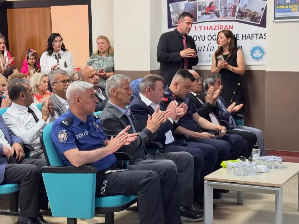 Eşme'de Hayat Boyu Öğrenme Haftası Kutlandı