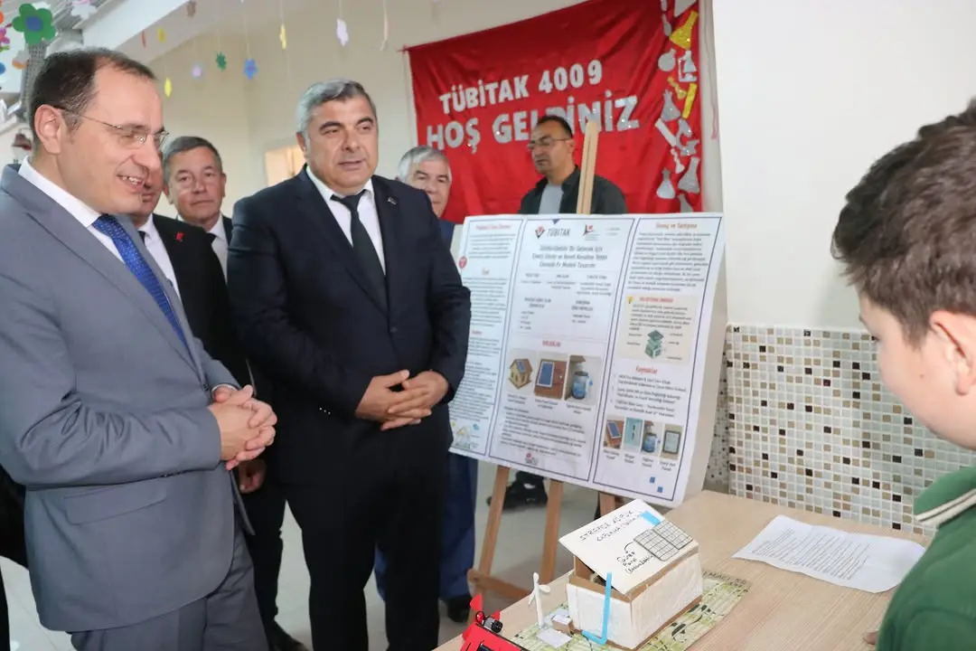 Çay Pazarağaç'ta Bilim Fuarı Gerçekleştirildi