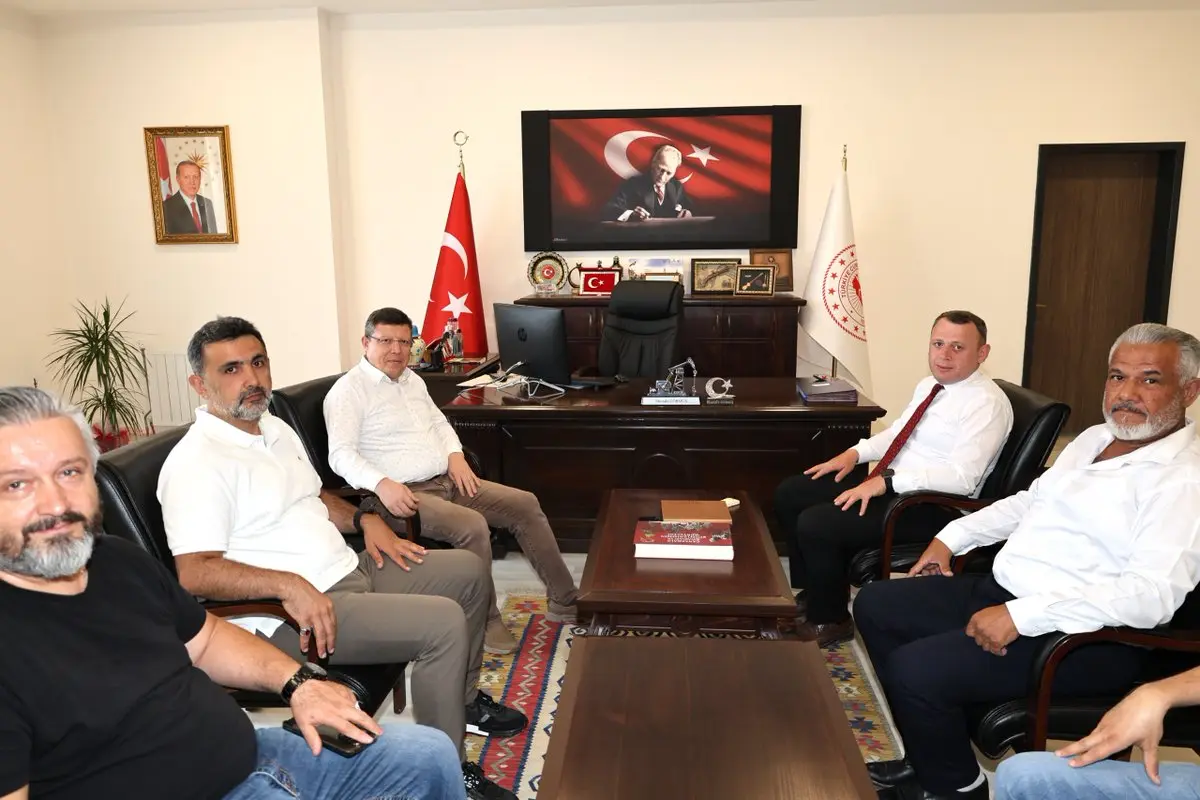 AK Parti Heyeti Kaymakam Görmüş'ü Ziyaret Etti
