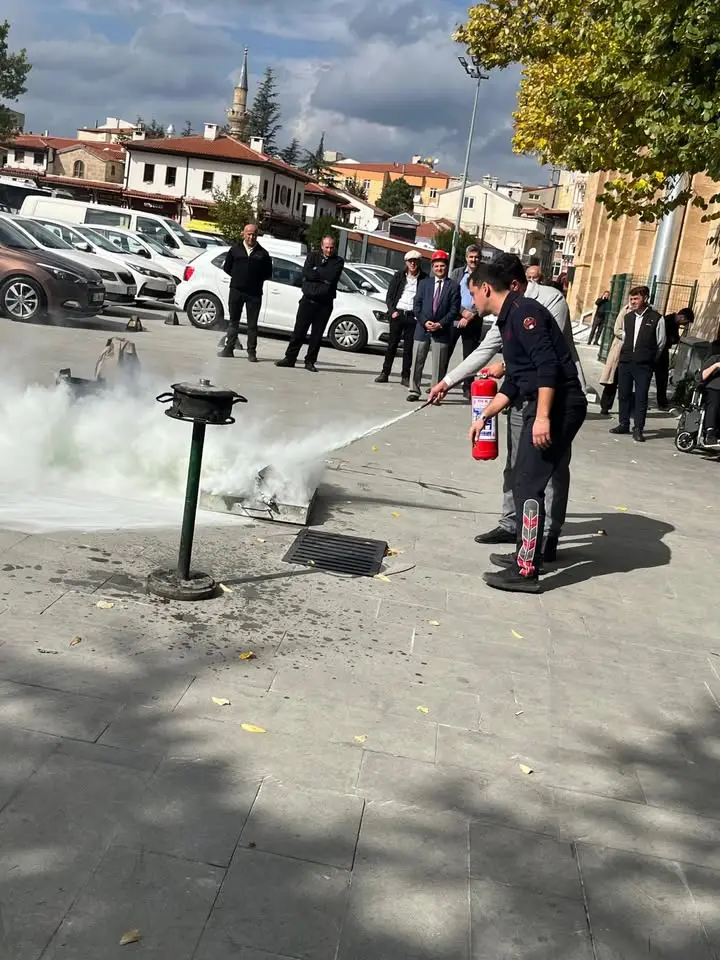 Isparta Valiliği'nde yangın eğitimi gerçekleştirildi