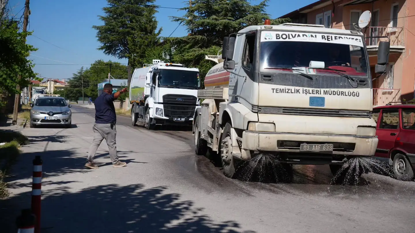 Bolvadin'de detaylı temizlik çalışmaları sürüyor
