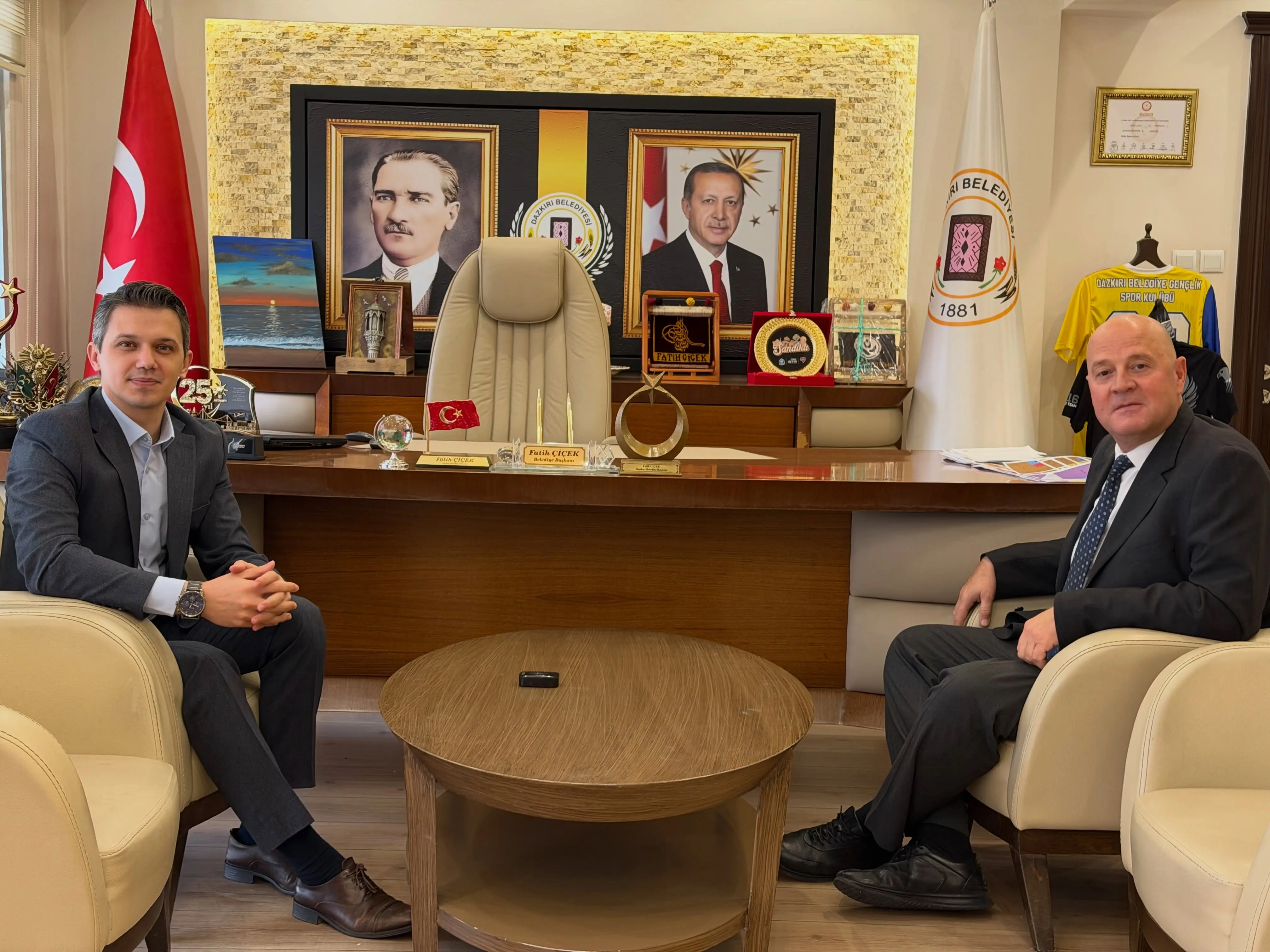 TRT Sinema Tırı Dazkırı'da çocuklarla buluştu