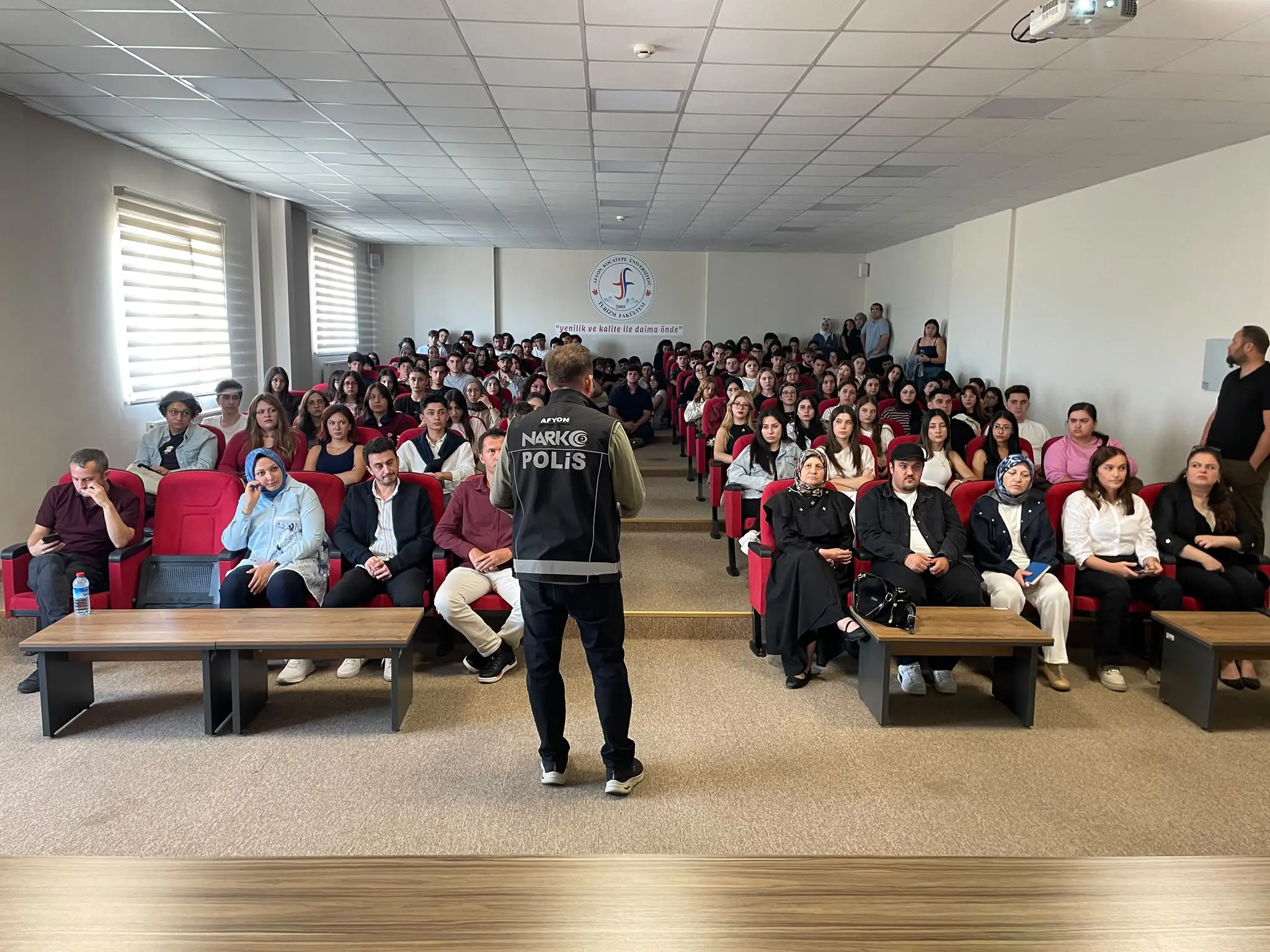 Uyuşturucu ile Mücadele Eğitim Faaliyetleri Devam Ediyor