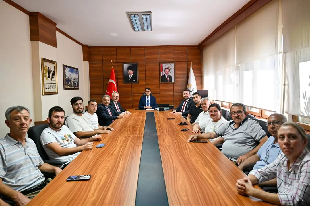 CHP Uşak İl Yönetimi Vali Kartal'ı Ziyaret Etti
