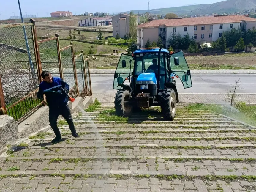 Pınarbaşı Belediyesi'nden İlaçlama Çalışmaları