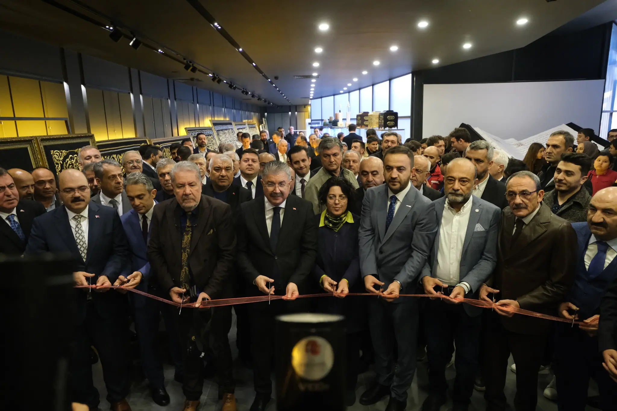 Kutsal Emanetler Sergisi Açıldı