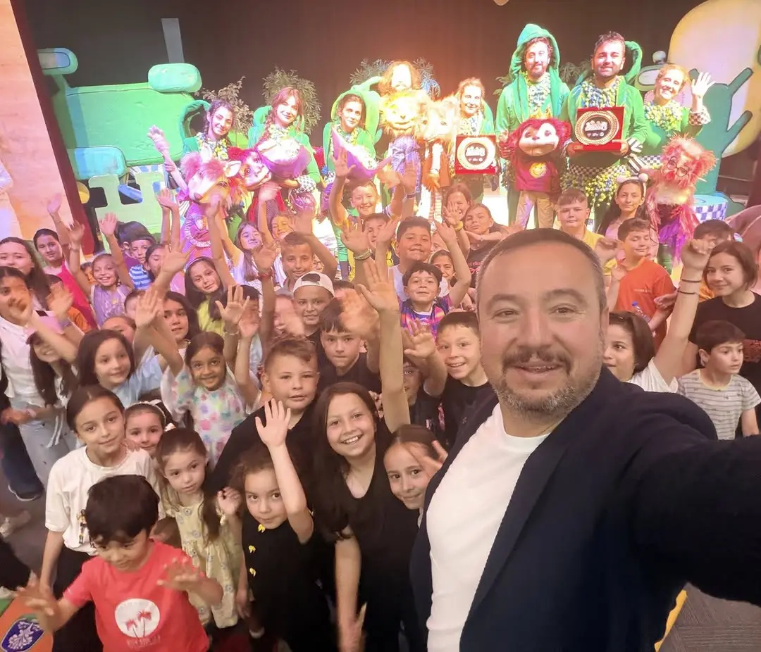 Çocuklar için karne hediyesi tiyatro gösterisi