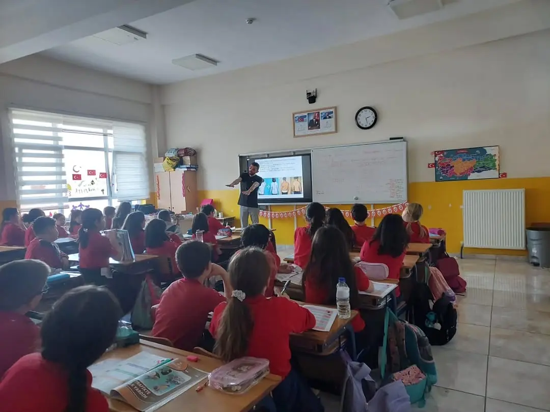 Öğrencilere Ergonomik Oturma Semineri