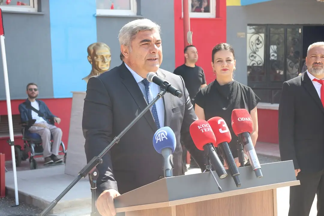 Öğrenciler karne heyecanını yaşadı