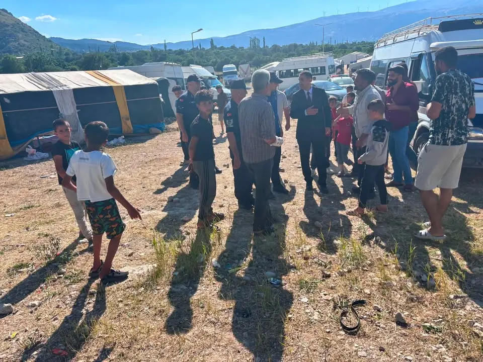 Uluborlu Kaymakamlığı'ndan tarım işçilerine ziyaret