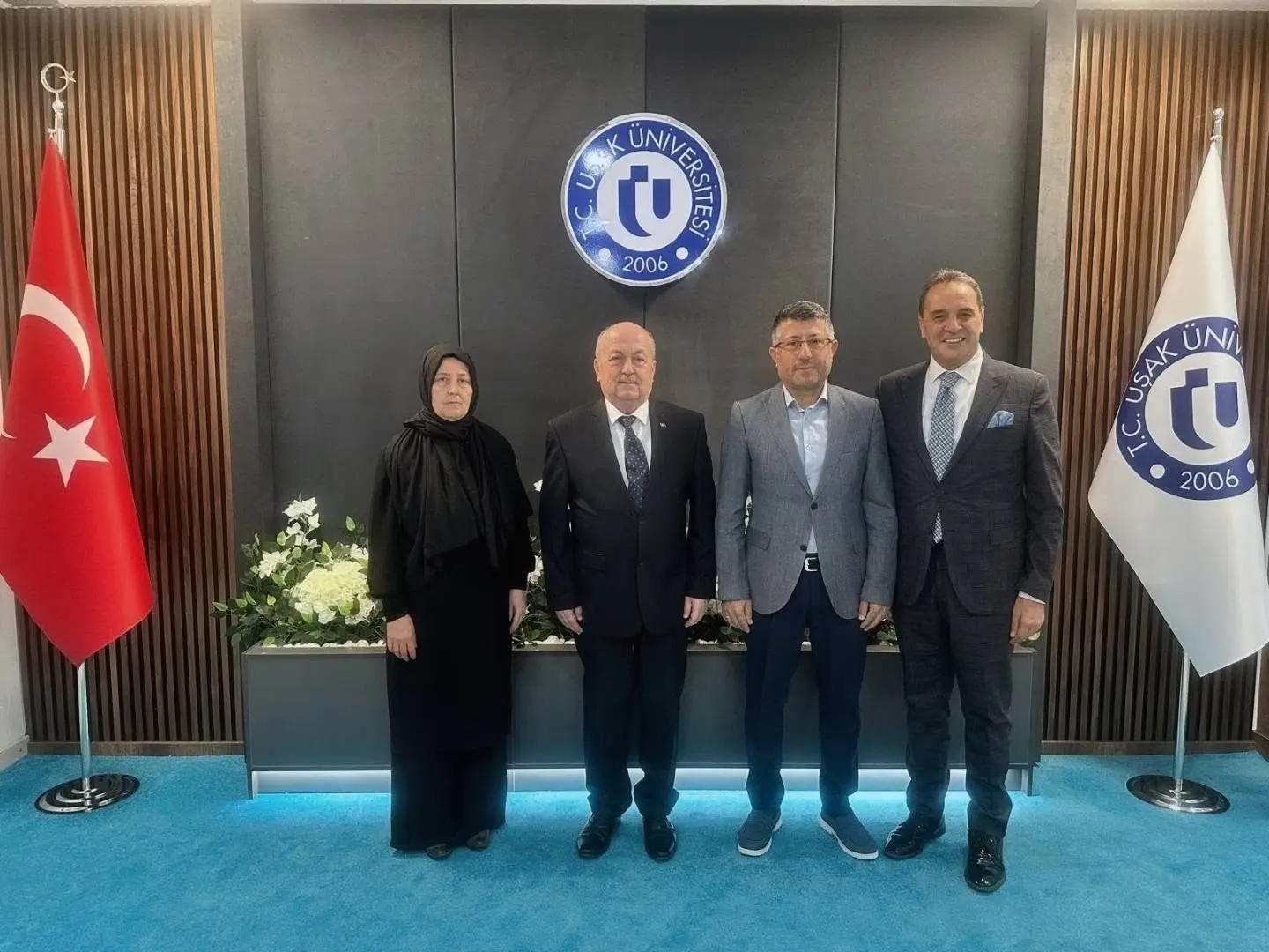 Emekli öğretim görevlisi rektörü ziyaret etti