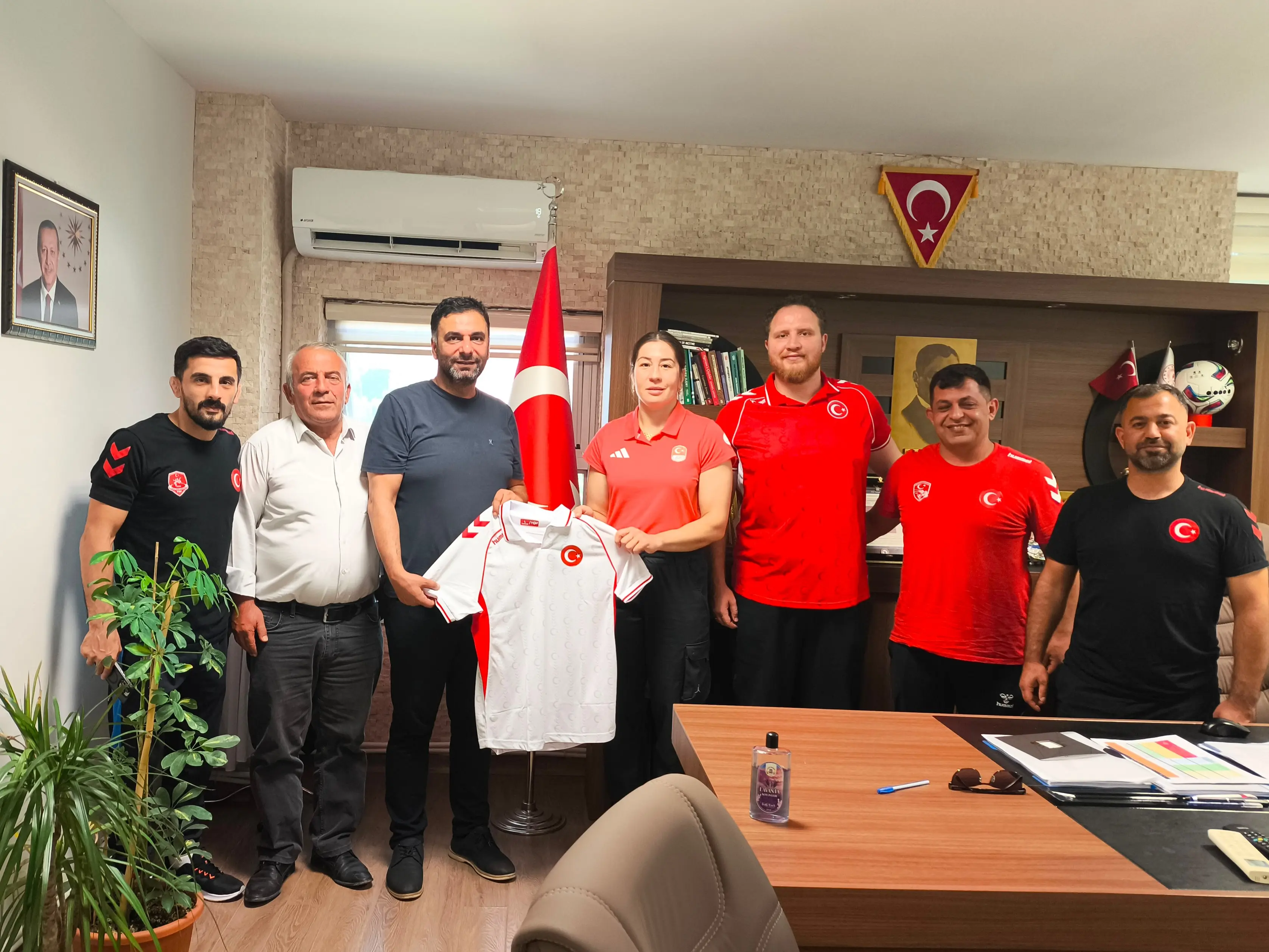 U-20 Kadın Güreş Milli Takımı Afyonkarahisar'da Kamp Yapıyor