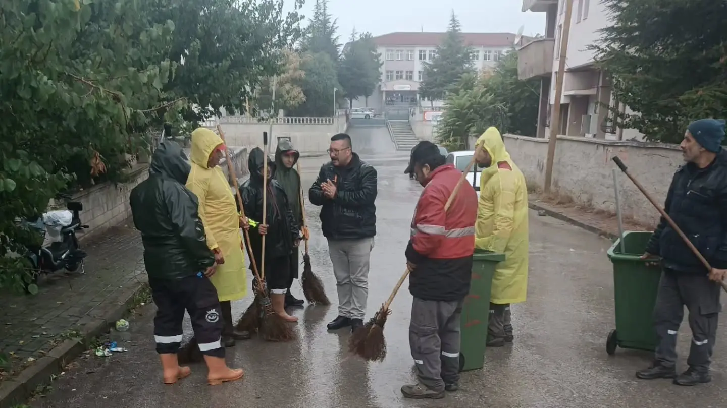 Cirit Mahallesi'nde Temizlik Çalışmaları Devam Ediyor