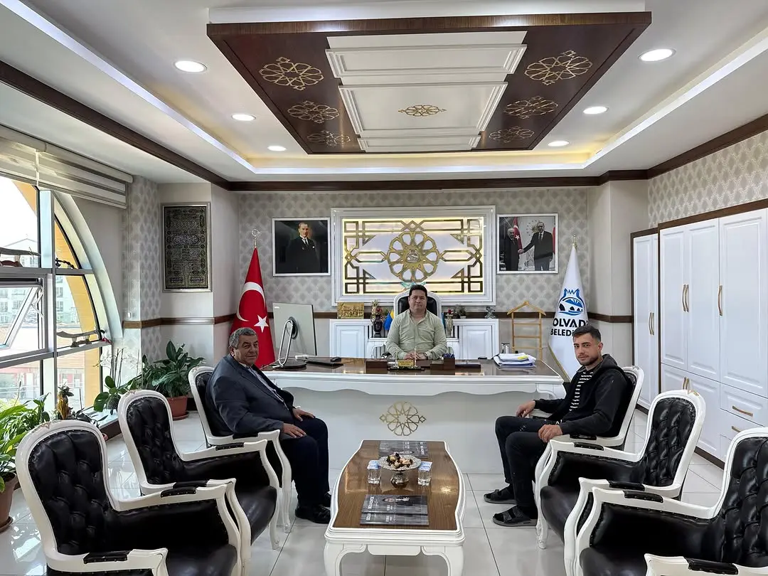 Başkan Aynacı, Uzuner Kardeşleri Makamında Ağırladı